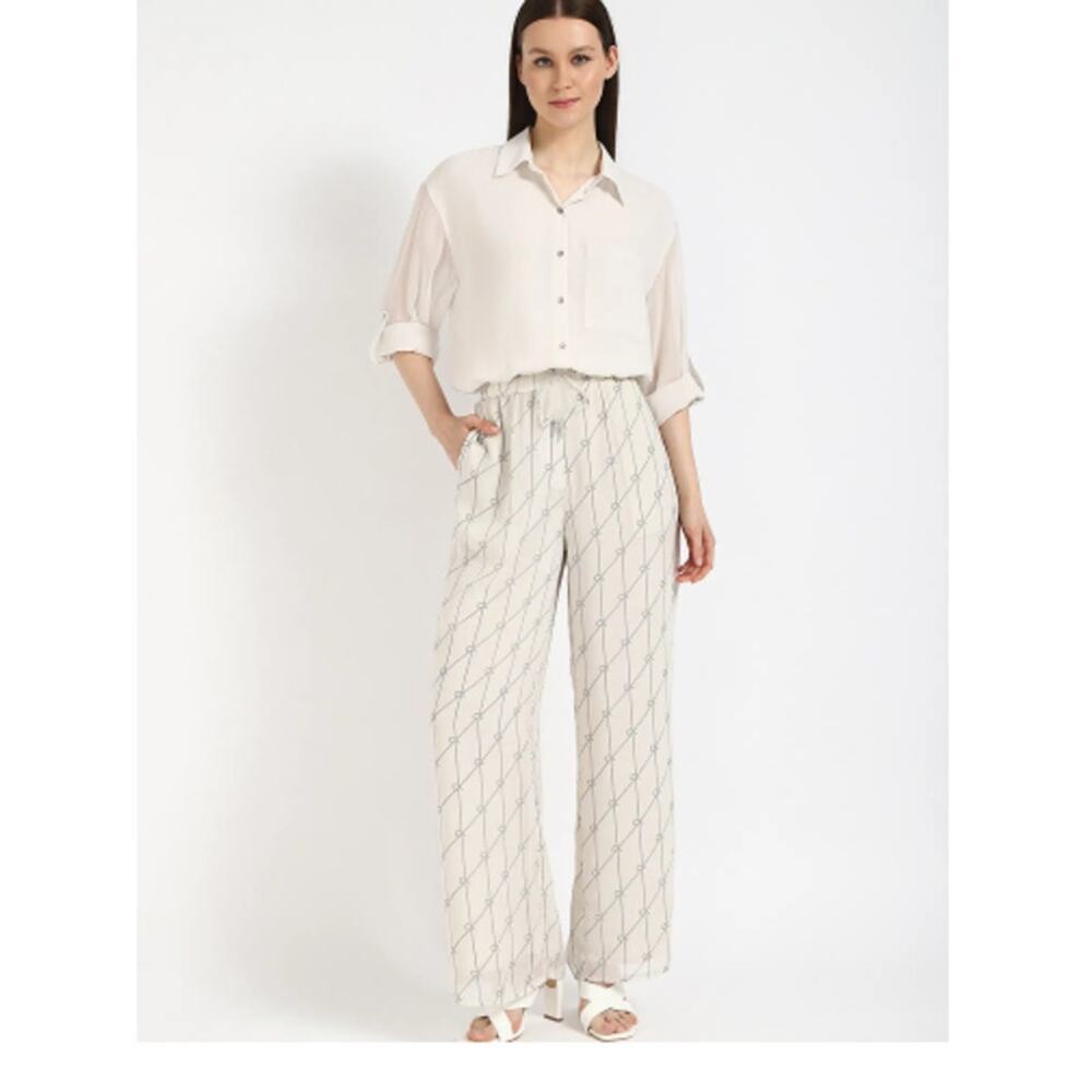 Calvin Klein Jeans Printed White Casual Trousers size medium